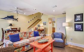 Key West Casa By Avantstay Communal Pool Bbq Patio Near Duval Street Week Long Stays Only